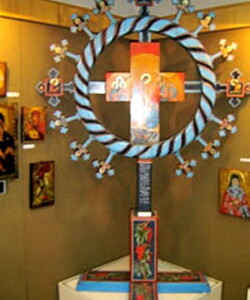 „Pomul Vieții”, sculptură pictată cu inserții iconografice. „Pomul Vieții” – sculptură pictată cu elemente iconografice