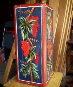 Detaliu sculptural cu struguri din ansamblul „Pomul Vieții”. Detaliu sculptural din ansamblul „Pomul Vieții”, reprezentând ciorchini de struguri